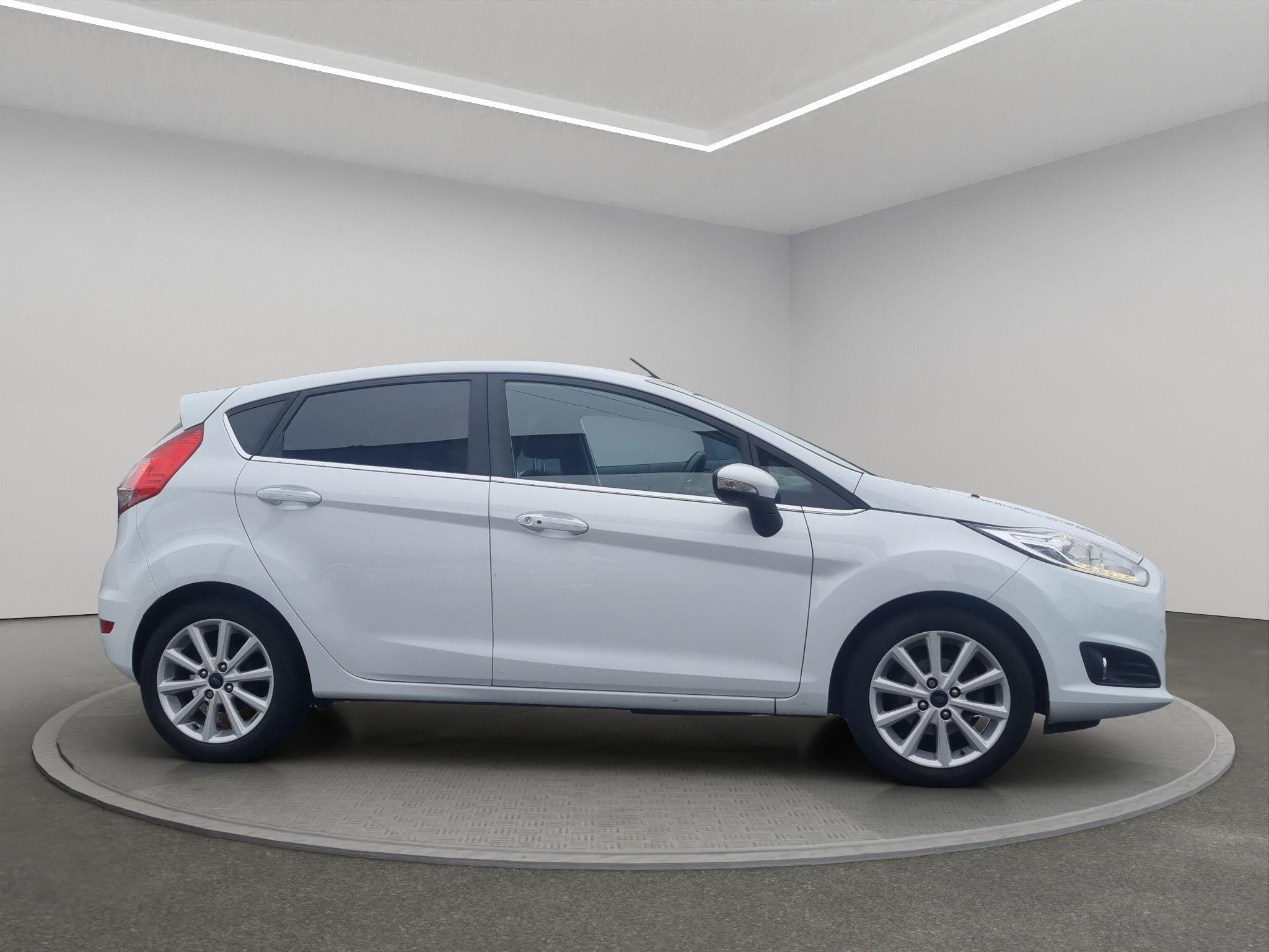 Ford Fiesta 16